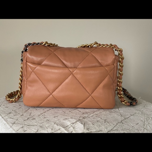 Chanel 19 small 21K caramel in brand new condition. It’s a full set - Picture 15 of 16